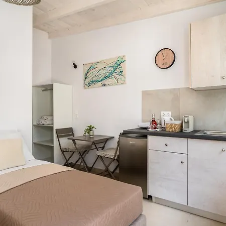 Albatross By Konnect, Corfu Ipsos